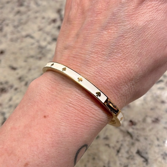 Kate Spade White Hinged Goldtone Bangle EUC - Picture 6 of 7